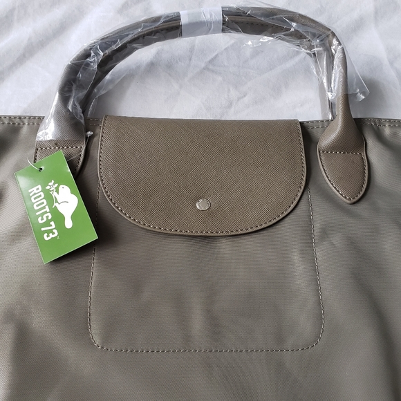 NWT Roots Large Tote Bag with Crossbody Bag - Picture 3 of 9